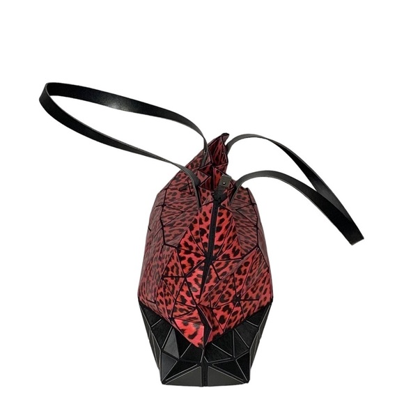 P. Luca tote coral red leopard and black‎ geometric bendable purse. - Picture 6 of 12